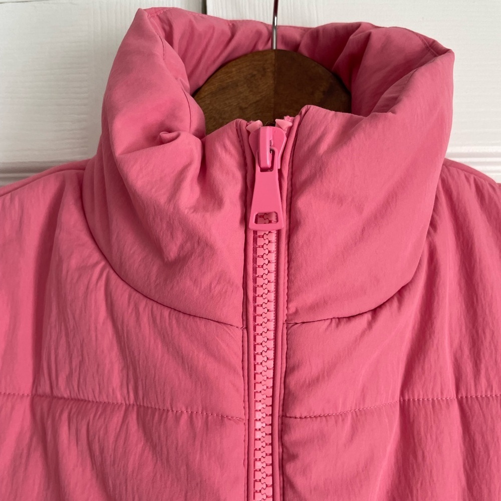 💕HYFVE Full Zip Puffer Vest Bubblegum/Barbie Pink Crop Small - Picture 3 of 9
